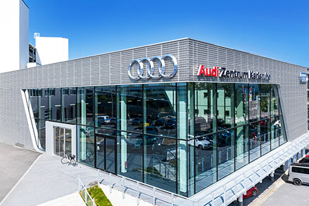 Drohnenfotograf-Luftaufnahmen-Autohaus